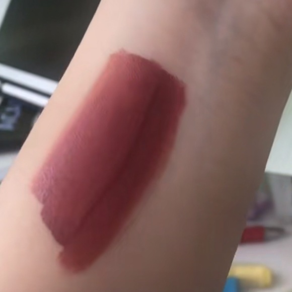 Huda Beauty Liquid Matte Ultra-Comfort Transfer-proof
Lipstick full Size - Picture 3 of 3
